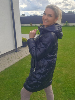 Itališka pūkinė striukė su kapišonu – juoda